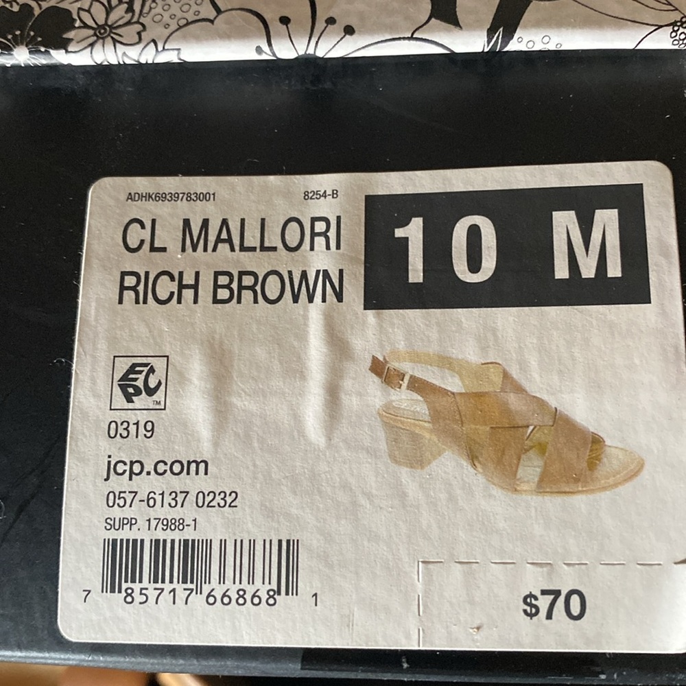 CL Laundry sandal with heel. New in the box❤️ - Picture 7 of 7